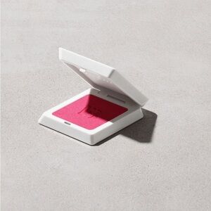 Fenty Beauty Cheeks Suede Powder Blush – Bubble Bands (Shimmering Hot Pink)